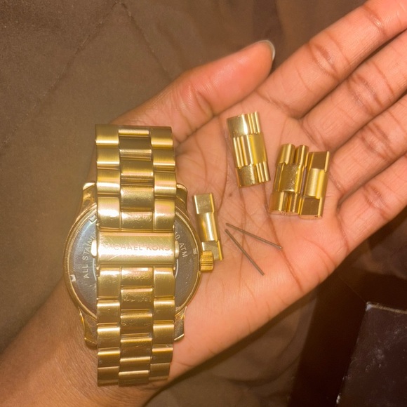 Michael Kors Gold Luxury Watch - Picture 7 of 9